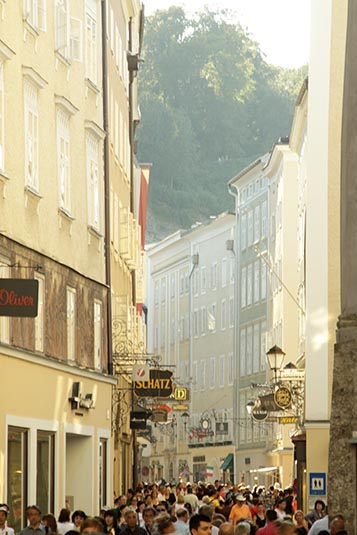 Getreidegasse, Salzburg, Austria