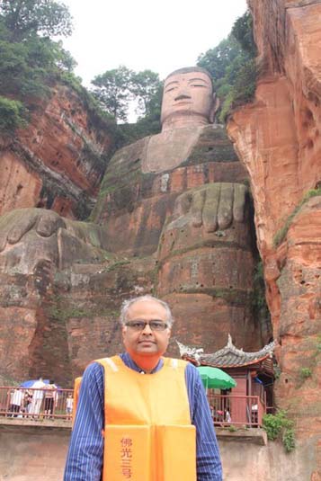 In front of Giant Buddha, Leshan