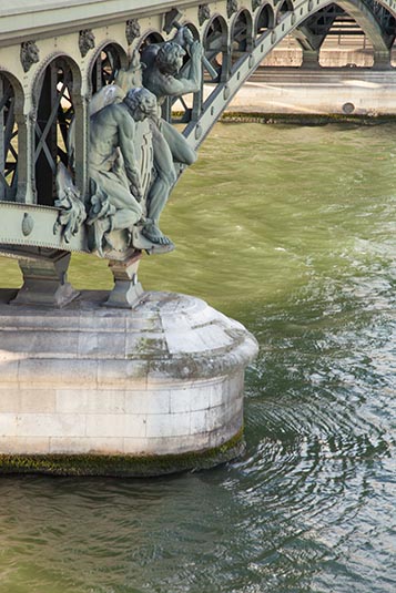 Pont De Bir-Hakeim, Paris, France
