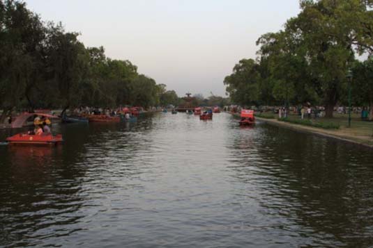 Canal, India Gate, New Delhi
