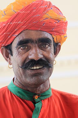 Folk Singer, Taj Jai Mahal Hotel, Jaipur, India