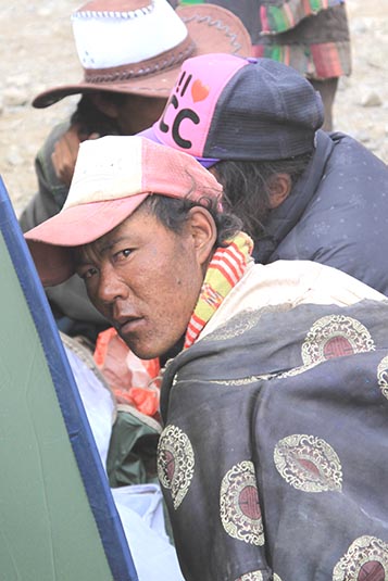 Porters, Dirapuk, Tibet, China